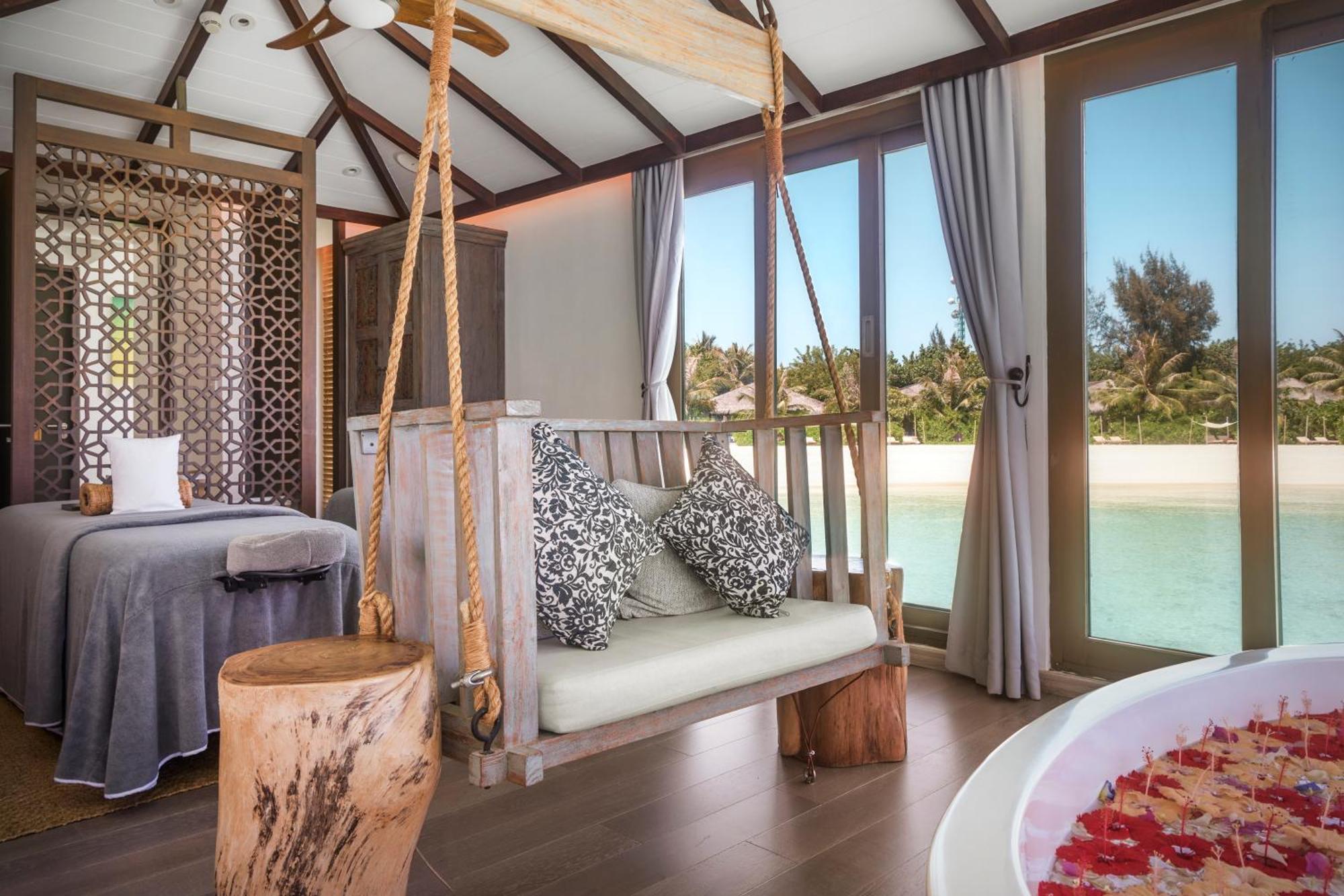Grand Park Kodhipparu Maldives Otel Baros Island Dış mekan fotoğraf